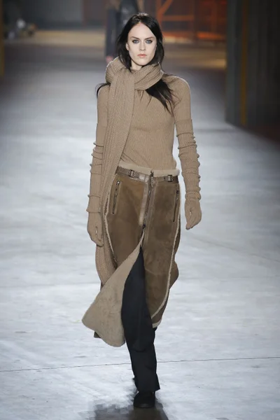 Look 3